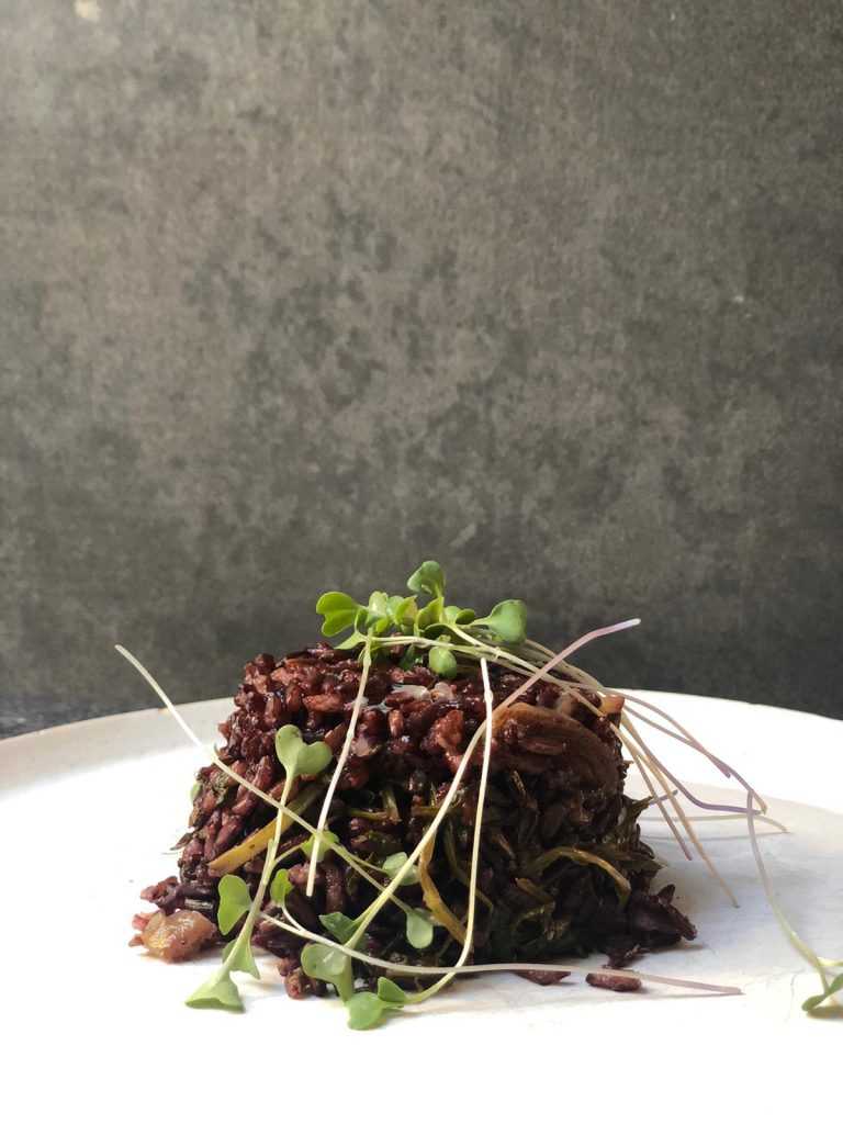 אורז שחור ECOBA עם פטריות שיטאקי ועשבי תיבול